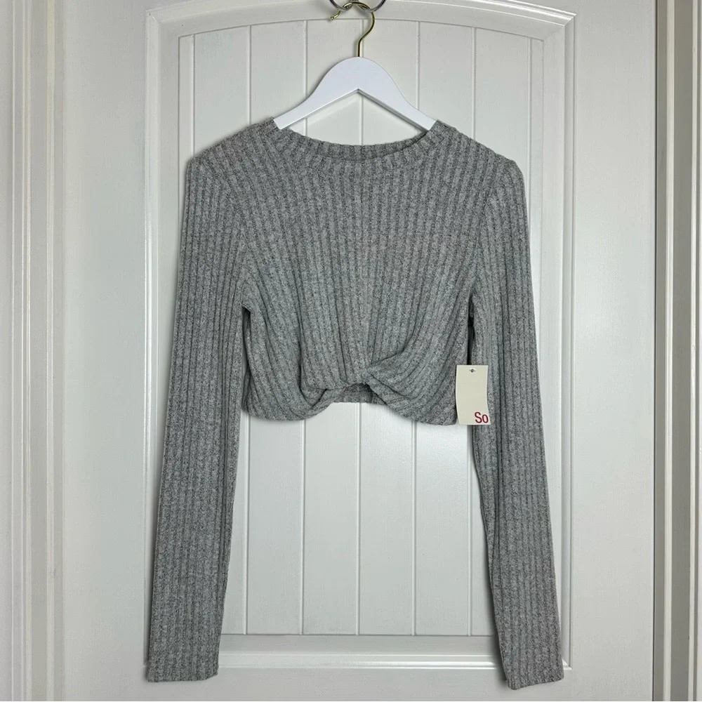So greycation long sleeve twist front Hacchi crop top size medium